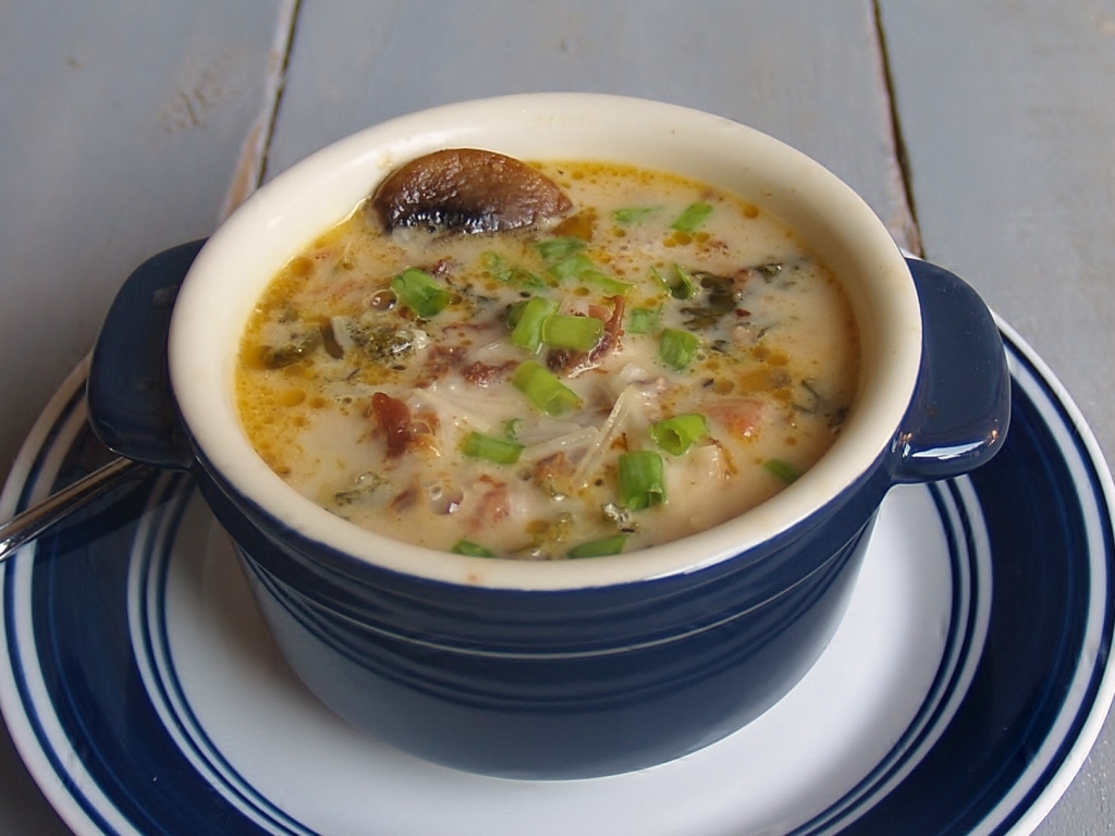 https://kelliskitchen.org/wp-content/uploads/2014/09/Plated-soup-1.jpg