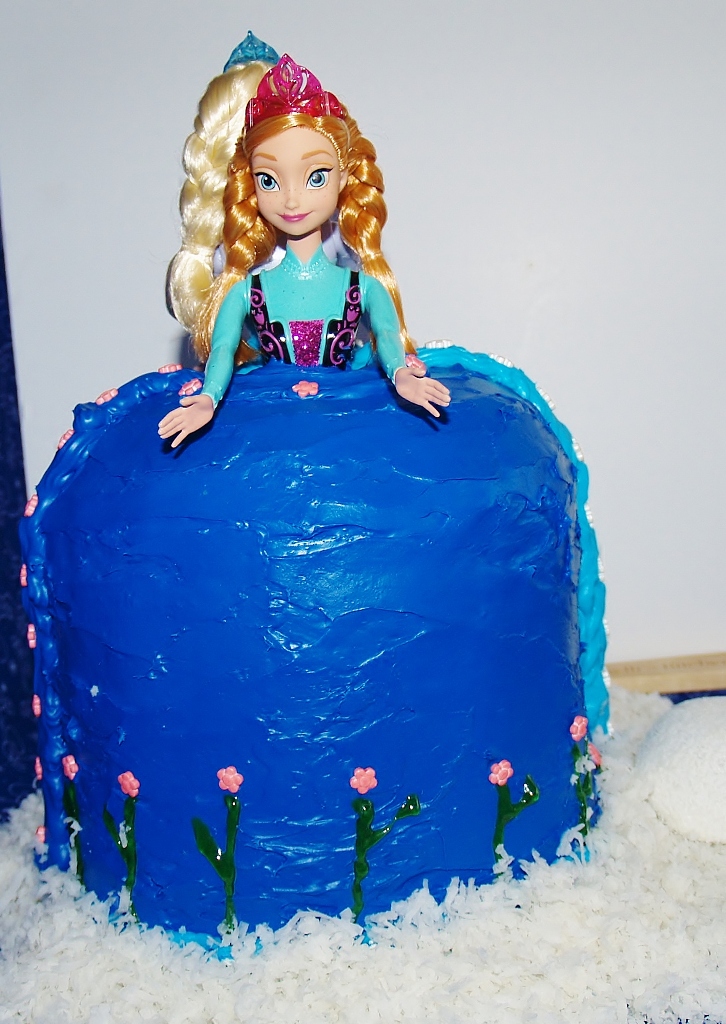 Elsa from Frozen barbie cake | Cabnolen's Cafe