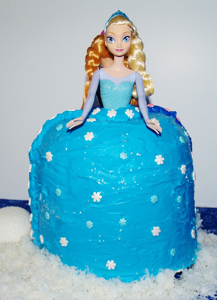 Elsa dukke kage - Elsa doll cake | Doll cake designs, Elsa doll cake, Barbie  doll birthday cake