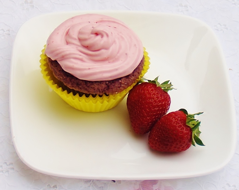 Fresh Strawberry Cupcakes and Frosting 